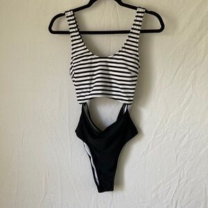 Reneshanta Swimsuit Attached 2 Piece Black and White Size Medium